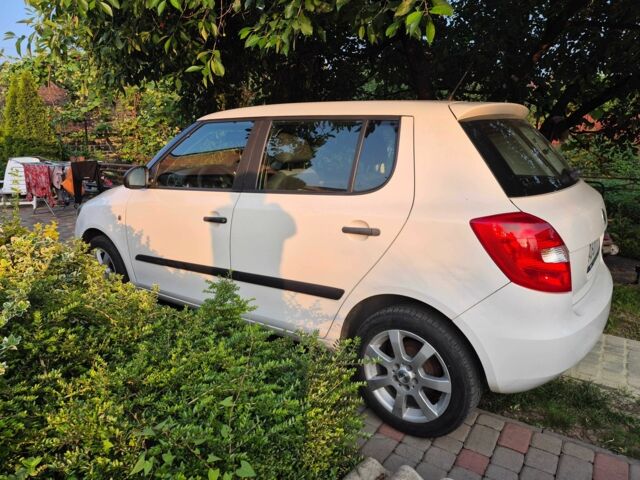 Белый Шкода Фабия, объемом двигателя 1.2 л и пробегом 140 тыс. км за 5900 $, фото 4 на Automoto.ua