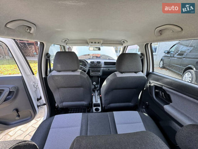 Белый Шкода Фабия, объемом двигателя 1.2 л и пробегом 158 тыс. км за 5499 $, фото 12 на Automoto.ua