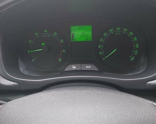 Белый Шкода Фабия, объемом двигателя 1.2 л и пробегом 48 тыс. км за 5000 $, фото 1 на Automoto.ua