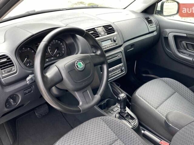 Білий Шкода Фабія, об'ємом двигуна 1.2 л та пробігом 209 тис. км за 2500 $, фото 7 на Automoto.ua