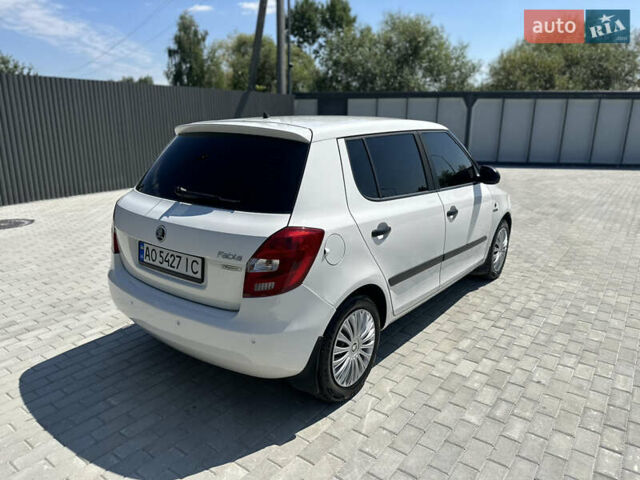 Белый Шкода Фабия, объемом двигателя 1.6 л и пробегом 292 тыс. км за 5700 $, фото 6 на Automoto.ua