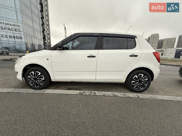 Белый Шкода Фабия, объемом двигателя 1.2 л и пробегом 184 тыс. км за 4800 $, фото 13 на Automoto.ua