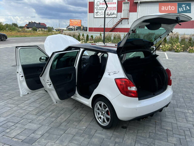 Белый Шкода Фабия, объемом двигателя 1.4 л и пробегом 106 тыс. км за 9650 $, фото 140 на Automoto.ua
