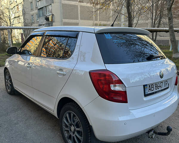 Белый Шкода Фабия, объемом двигателя 1.6 л и пробегом 196 тыс. км за 5200 $, фото 3 на Automoto.ua