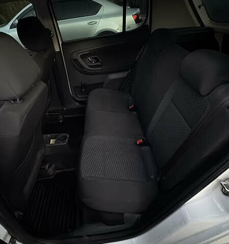 Белый Шкода Фабия, объемом двигателя 1.6 л и пробегом 294 тыс. км за 4700 $, фото 5 на Automoto.ua