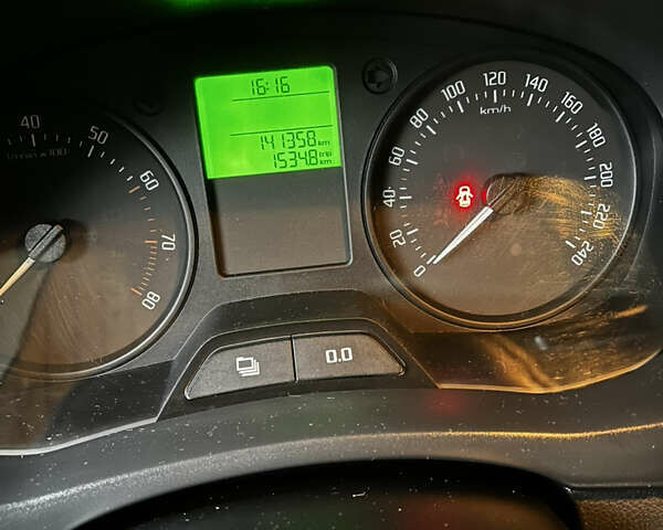 Белый Шкода Фабия, объемом двигателя 1.39 л и пробегом 141 тыс. км за 5400 $, фото 11 на Automoto.ua