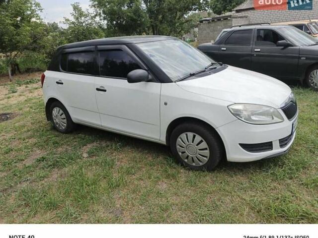 Белый Шкода Фабия, объемом двигателя 1.2 л и пробегом 187 тыс. км за 3900 $, фото 9 на Automoto.ua