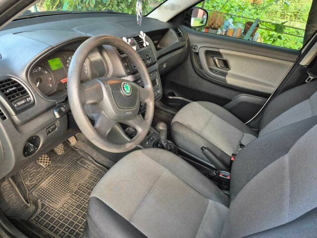 Белый Шкода Фабия, объемом двигателя 1.2 л и пробегом 140 тыс. км за 5900 $, фото 5 на Automoto.ua