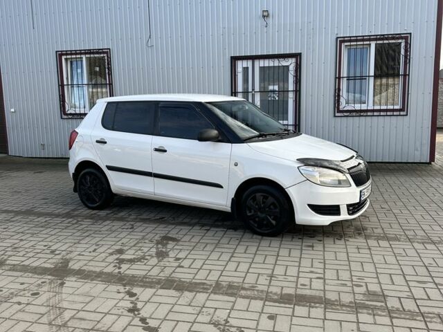 Белый Шкода Фабия, объемом двигателя 1.2 л и пробегом 265 тыс. км за 3299 $, фото 8 на Automoto.ua