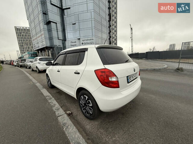 Белый Шкода Фабия, объемом двигателя 1.2 л и пробегом 184 тыс. км за 4800 $, фото 14 на Automoto.ua