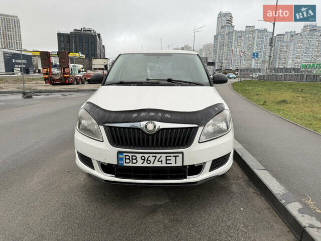 Белый Шкода Фабия, объемом двигателя 1.2 л и пробегом 184 тыс. км за 4800 $, фото 9 на Automoto.ua