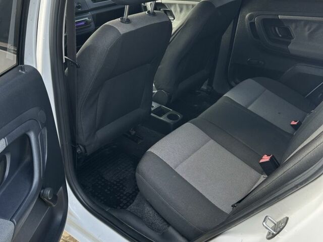 Белый Шкода Фабия, объемом двигателя 1.2 л и пробегом 265 тыс. км за 3299 $, фото 10 на Automoto.ua