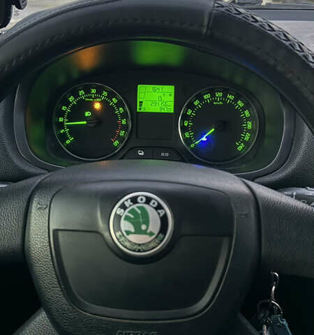 Белый Шкода Фабия, объемом двигателя 1.6 л и пробегом 294 тыс. км за 4700 $, фото 9 на Automoto.ua