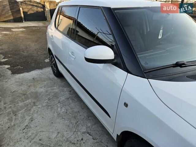 Белый Шкода Фабия, объемом двигателя 1.6 л и пробегом 198 тыс. км за 5200 $, фото 20 на Automoto.ua