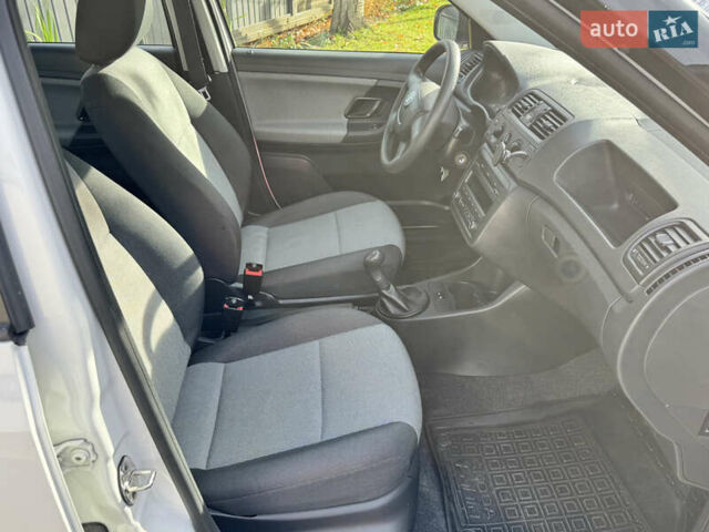 Белый Шкода Фабия, объемом двигателя 1.2 л и пробегом 158 тыс. км за 5499 $, фото 18 на Automoto.ua