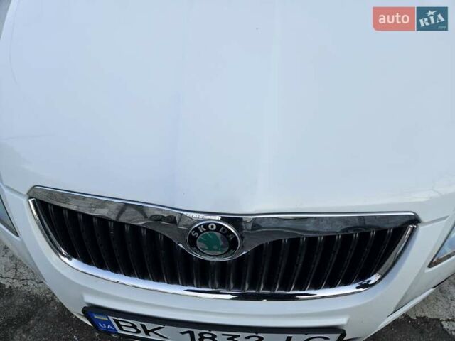 Белый Шкода Фабия, объемом двигателя 1.6 л и пробегом 198 тыс. км за 5200 $, фото 27 на Automoto.ua