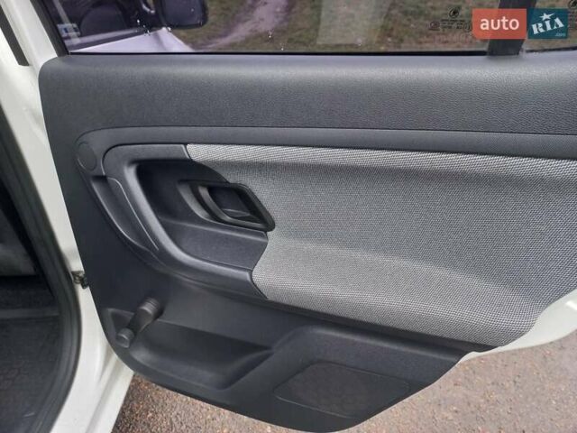 Белый Шкода Фабия, объемом двигателя 1.2 л и пробегом 48 тыс. км за 5000 $, фото 11 на Automoto.ua