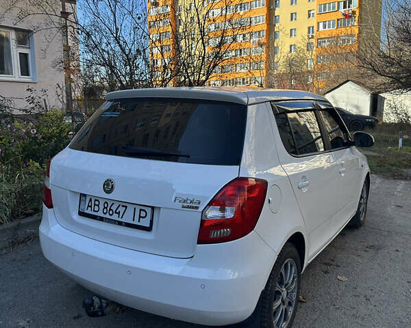 Белый Шкода Фабия, объемом двигателя 1.6 л и пробегом 196 тыс. км за 5200 $, фото 4 на Automoto.ua