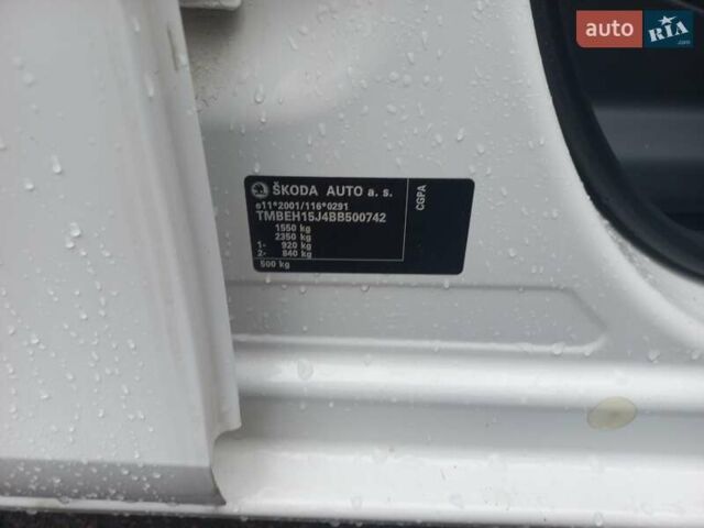 Белый Шкода Фабия, объемом двигателя 1.2 л и пробегом 48 тыс. км за 5000 $, фото 16 на Automoto.ua