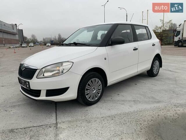 Белый Шкода Фабия, объемом двигателя 1.39 л и пробегом 230 тыс. км за 3698 $, фото 34 на Automoto.ua