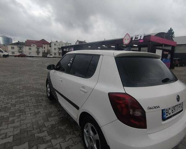 Белый Шкода Фабия, объемом двигателя 1.4 л и пробегом 359 тыс. км за 5600 $, фото 12 на Automoto.ua