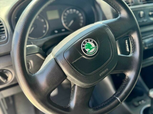 Белый Шкода Фабия, объемом двигателя 1.4 л и пробегом 190 тыс. км за 4950 $, фото 11 на Automoto.ua