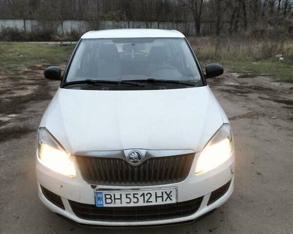 Белый Шкода Фабия, объемом двигателя 1.2 л и пробегом 218 тыс. км за 3600 $, фото 2 на Automoto.ua