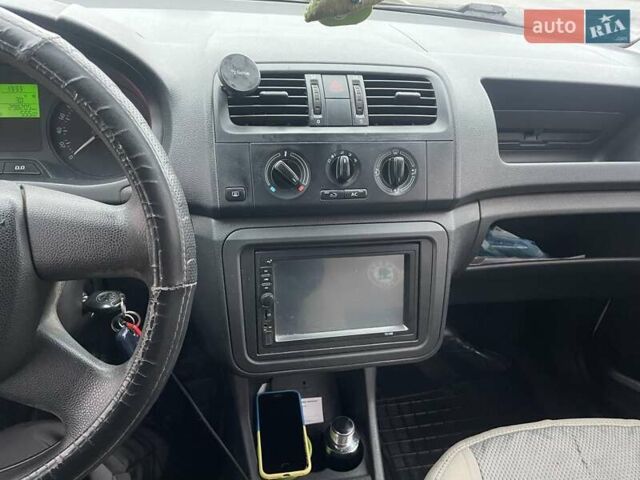 Білий Шкода Фабія, об'ємом двигуна 1.2 л та пробігом 298 тис. км за 4500 $, фото 3 на Automoto.ua