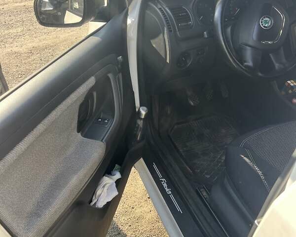 Шкода Фабія 2011 у Києві на Automoto.ua Білий Шкода Фабія, об'ємом двигуна 1.2 л та пробігом 232 тис. км за 5500 $, фото 7 на Automoto.ua