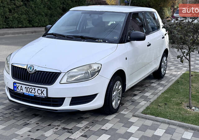 Белый Шкода Фабия, объемом двигателя 1.6 л и пробегом 260 тыс. км за 5150 $, фото 8 на Automoto.ua
