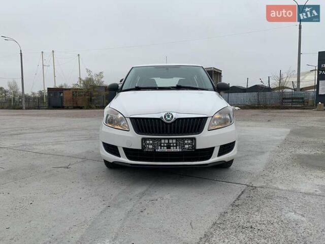 Белый Шкода Фабия, объемом двигателя 1.39 л и пробегом 230 тыс. км за 3698 $, фото 22 на Automoto.ua