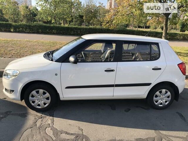 Белый Шкода Фабия, объемом двигателя 1.2 л и пробегом 25 тыс. км за 6200 $, фото 6 на Automoto.ua