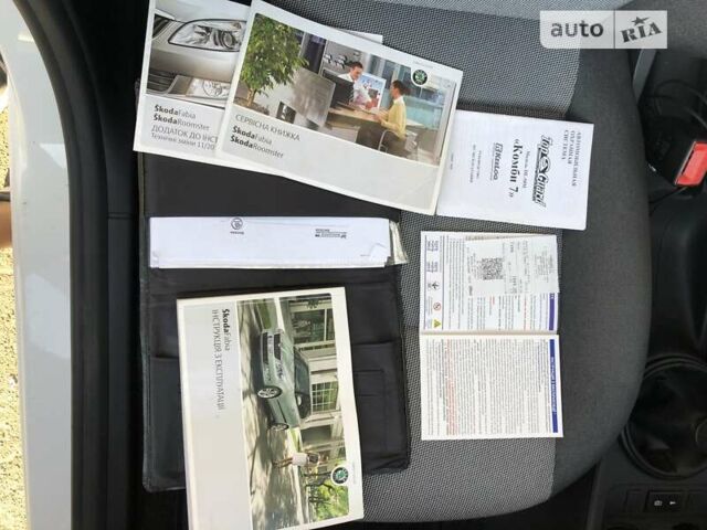 Белый Шкода Фабия, объемом двигателя 1.2 л и пробегом 25 тыс. км за 6200 $, фото 20 на Automoto.ua