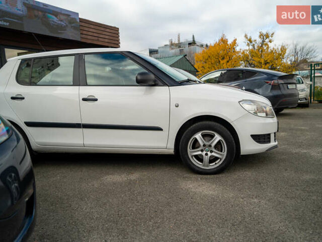 Білий Шкода Фабія, об'ємом двигуна 1.39 л та пробігом 286 тис. км за 4500 $, фото 4 на Automoto.ua