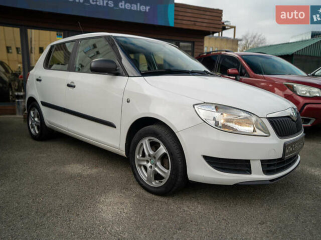 Білий Шкода Фабія, об'ємом двигуна 1.39 л та пробігом 286 тис. км за 4500 $, фото 3 на Automoto.ua