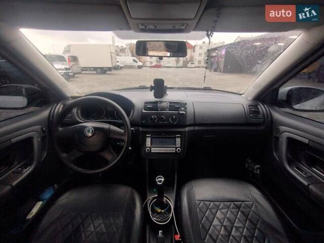 Белый Шкода Фабия, объемом двигателя 1.4 л и пробегом 359 тыс. км за 5600 $, фото 5 на Automoto.ua