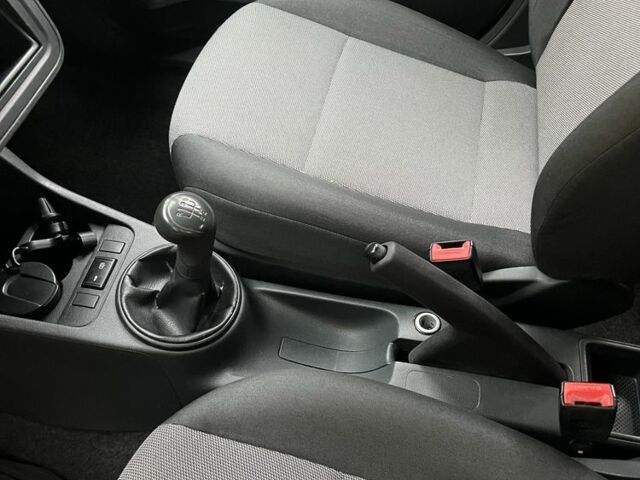 Белый Шкода Фабия, объемом двигателя 1.2 л и пробегом 240 тыс. км за 5000 $, фото 11 на Automoto.ua