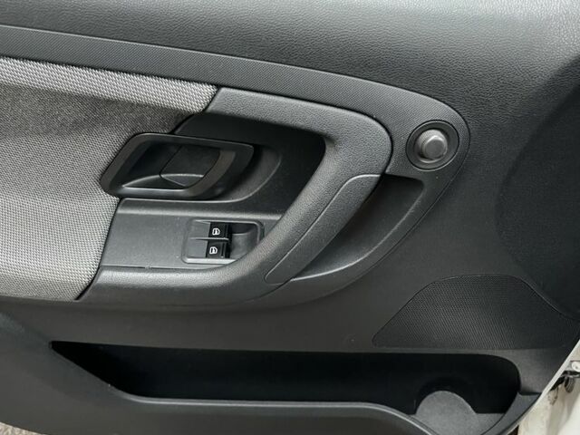 Белый Шкода Фабия, объемом двигателя 1.2 л и пробегом 240 тыс. км за 5000 $, фото 12 на Automoto.ua