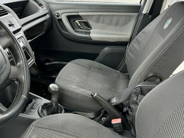 Белый Шкода Фабия, объемом двигателя 1.2 л и пробегом 270 тыс. км за 3450 $, фото 7 на Automoto.ua