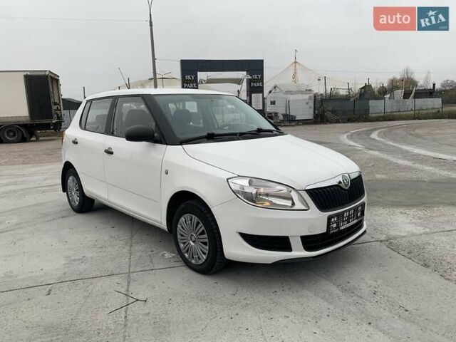 Белый Шкода Фабия, объемом двигателя 1.39 л и пробегом 230 тыс. км за 3698 $, фото 24 на Automoto.ua