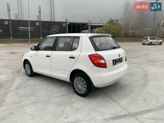 Белый Шкода Фабия, объемом двигателя 1.39 л и пробегом 230 тыс. км за 3698 $, фото 29 на Automoto.ua