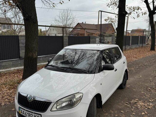 Белый Шкода Фабия, объемом двигателя 1.4 л и пробегом 283 тыс. км за 4700 $, фото 1 на Automoto.ua