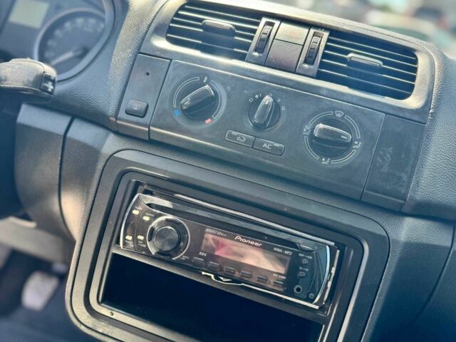 Белый Шкода Фабия, объемом двигателя 1.4 л и пробегом 190 тыс. км за 4950 $, фото 8 на Automoto.ua