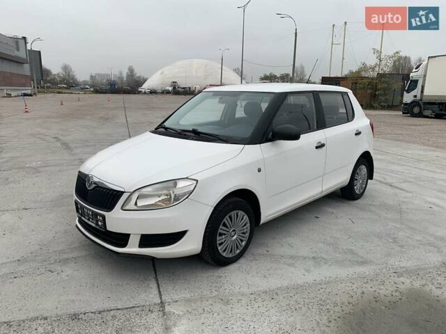 Белый Шкода Фабия, объемом двигателя 1.39 л и пробегом 230 тыс. км за 3698 $, фото 30 на Automoto.ua