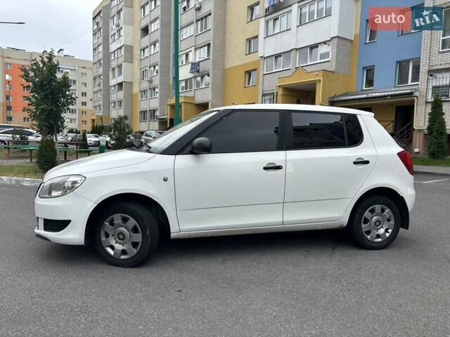 Шкода Фабия 2011 в Виннице на Automoto.ua Белый Шкода Фабия, объемом двигателя 1.2 л и пробегом 230 тыс. км за 4800 $, фото 1 на Automoto.ua