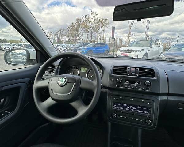 Шкода Фабия 2011 в Буче на Automoto.ua Белый Шкода Фабия, объемом двигателя 1.2 л и пробегом 156 тыс. км за 6300 $, фото 25 на Automoto.ua