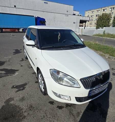 Белый Шкода Фабия, объемом двигателя 1.2 л и пробегом 102 тыс. км за 4700 $, фото 12 на Automoto.ua