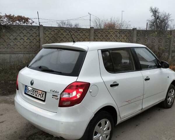 Белый Шкода Фабия, объемом двигателя 1.2 л и пробегом 218 тыс. км за 3600 $, фото 4 на Automoto.ua