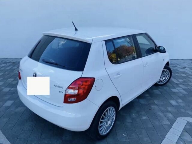 Білий Шкода Фабія, об'ємом двигуна 1.6 л та пробігом 170 тис. км за 6300 $, фото 7 на Automoto.ua