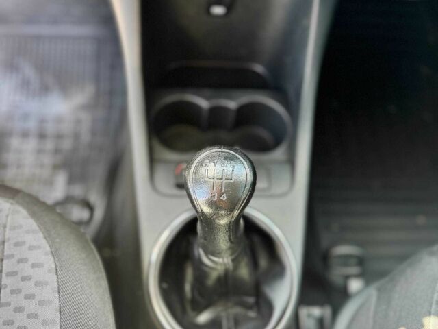 Белый Шкода Фабия, объемом двигателя 1.4 л и пробегом 190 тыс. км за 4950 $, фото 7 на Automoto.ua